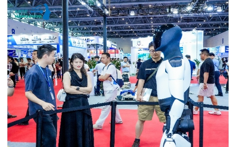 走进2025上海人型机器人展，领略人型机器人协同新图景